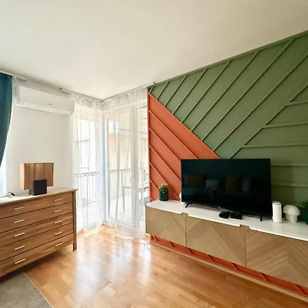 Akacfa Apartment By Chivi #Freeparking Apartamento