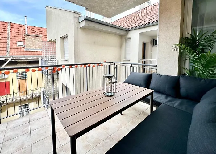 Akac W Terrace I Freeparking Apartmán *